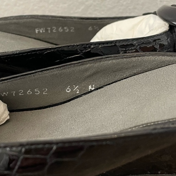 Stuart Weitzman Black Patent Snakeskin Peep Toe Buckle Wedge Slides, Size 6.5N - Picture 6 of 7